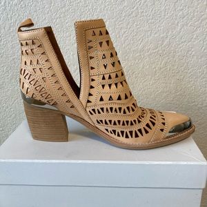 Jeffery Campbell: Sambrosa Booties